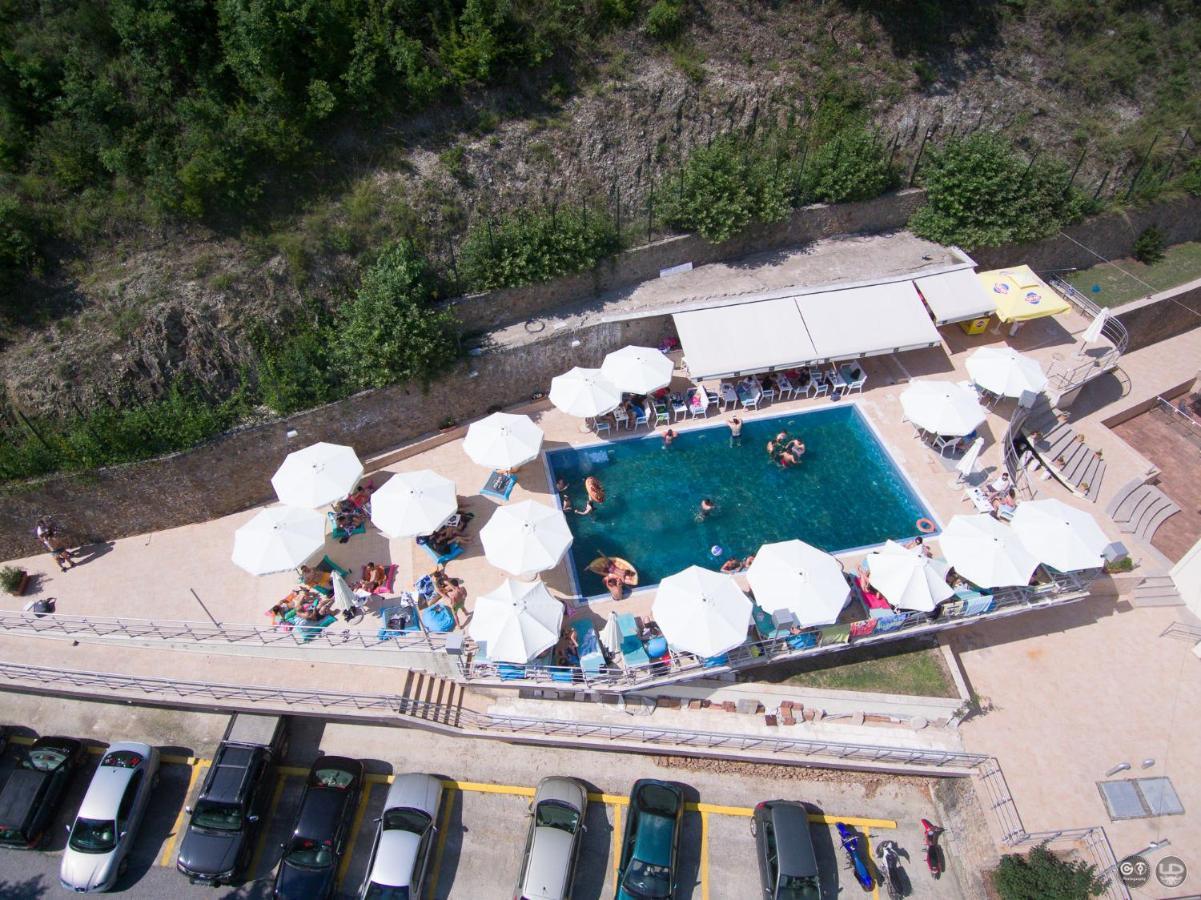 Nymfes Hotel Loutraki  Exterior photo