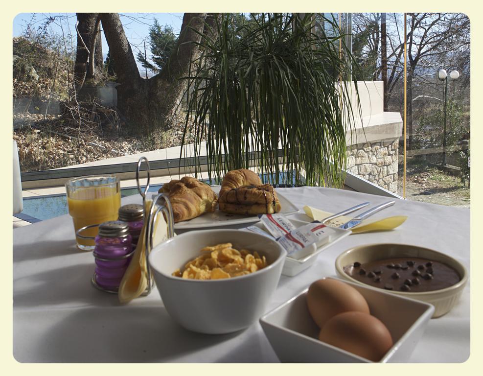 Nymfes Hotel Loutraki  Exterior photo