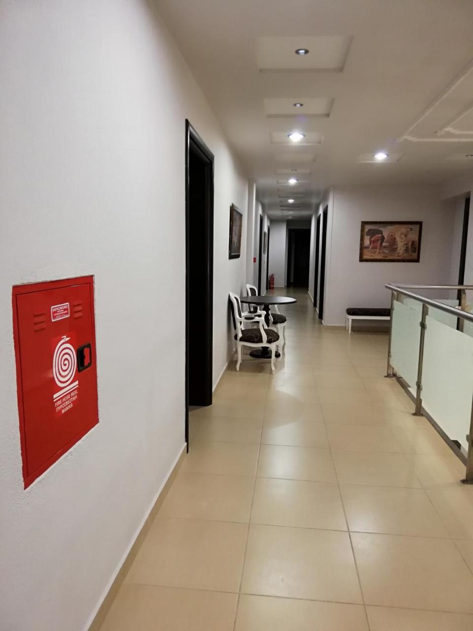 Nymfes Hotel Loutraki  Exterior photo